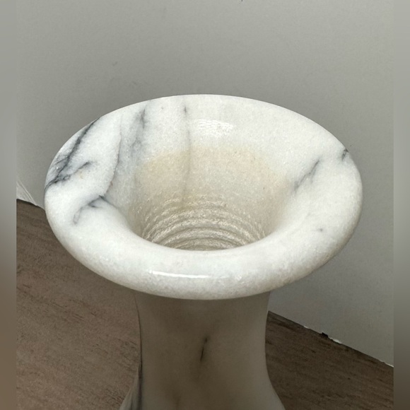 Carved Alabaster Bud Vase 8 Inches Gray &‎ White Decor. - Picture 5 of 7